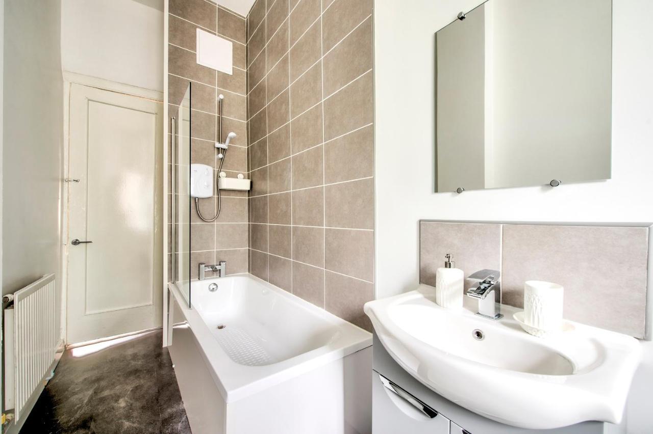 Pass The Keys Stylish 2 Bed In Heart Of West End Apartamento Glasgow Exterior foto